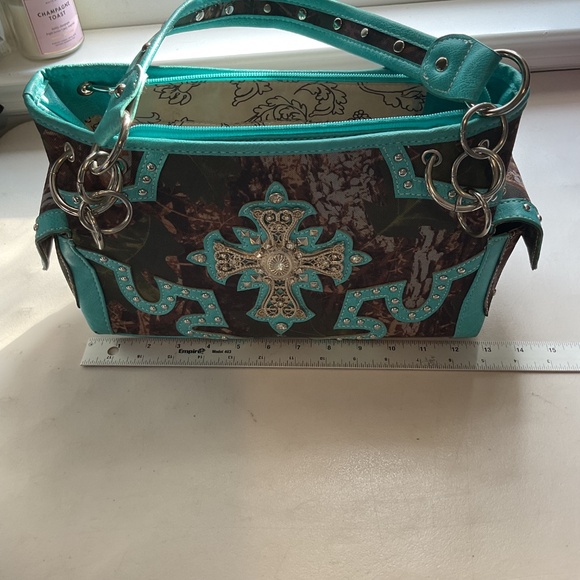 Western Style Camouflage Cross Studded Handbag - Picture 5 of 15